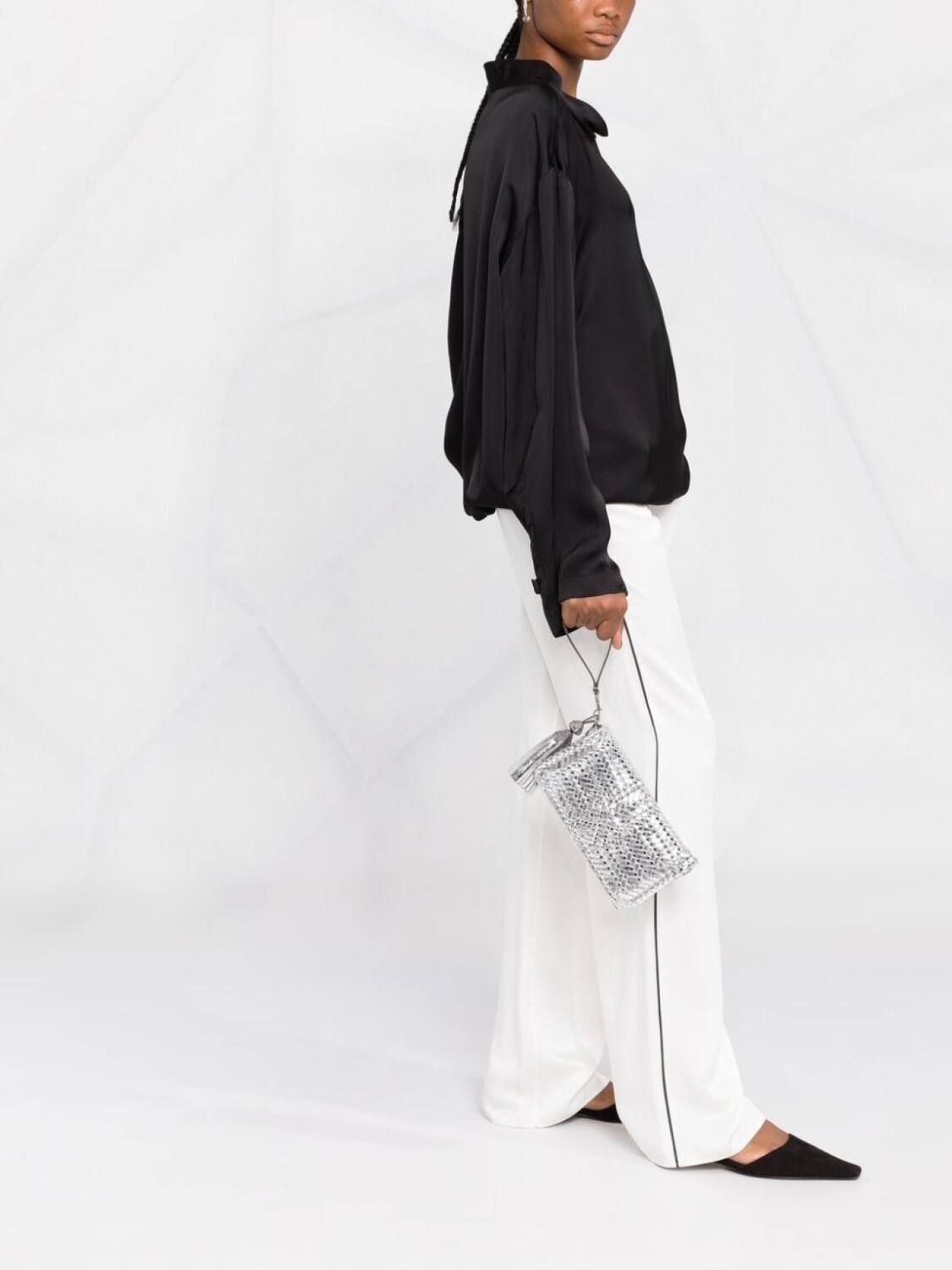 Клатч Neeson Anya Hindmarch, серебристый
Клатч Neeson Anya Hindmarch, серебристый