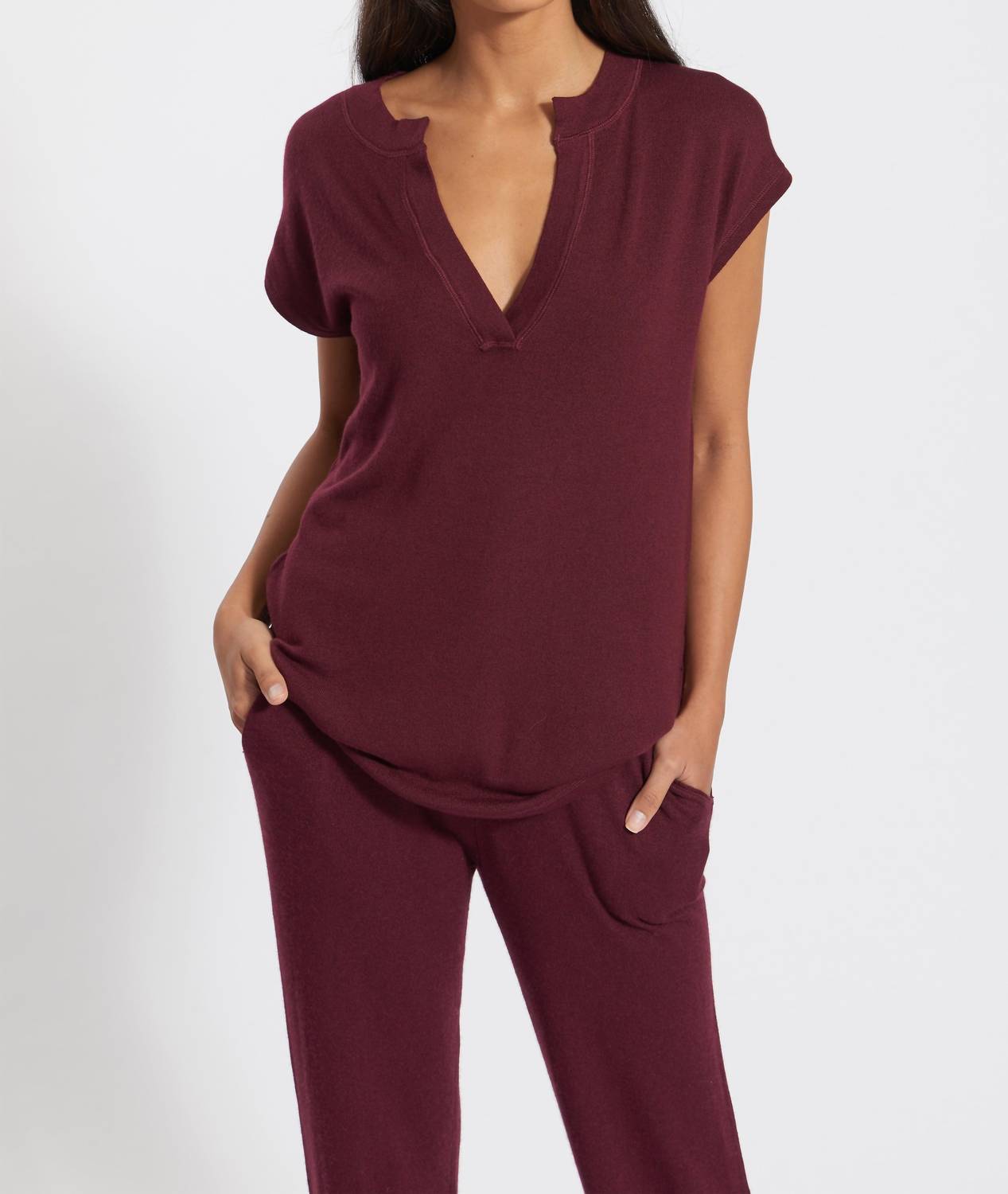 Футболка Rio бордового цвета LEIMERE
Футболка Rio бордового цвета LEIMERE