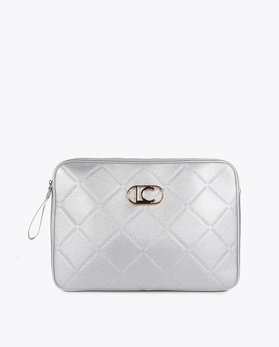 Чехол для ноутбука на молнии с металлическим логотипом Lola Casademunt, серебряный
Чехол для ноутбука на молнии с металлическим логотипом Lola Casademunt, серебряный