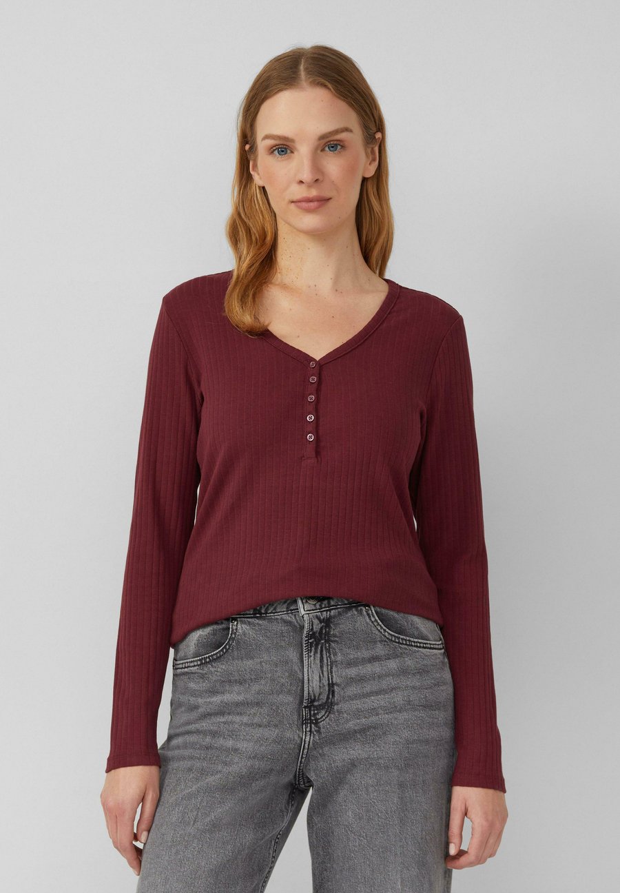 Топ s.Oliver MIT KNOPFLEISTE, Bordeaux
Топ s.Oliver MIT KNOPFLEISTE, Bordeaux