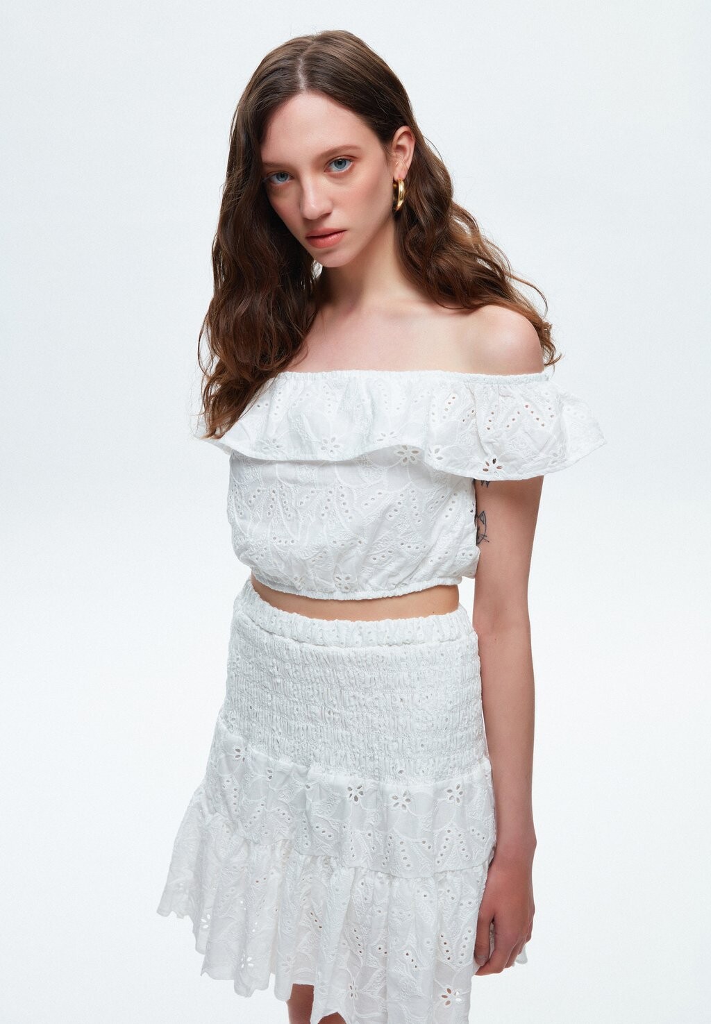 Блузка adL с опущенными плечами, белый
Блузка adL с опущенными плечами, белый