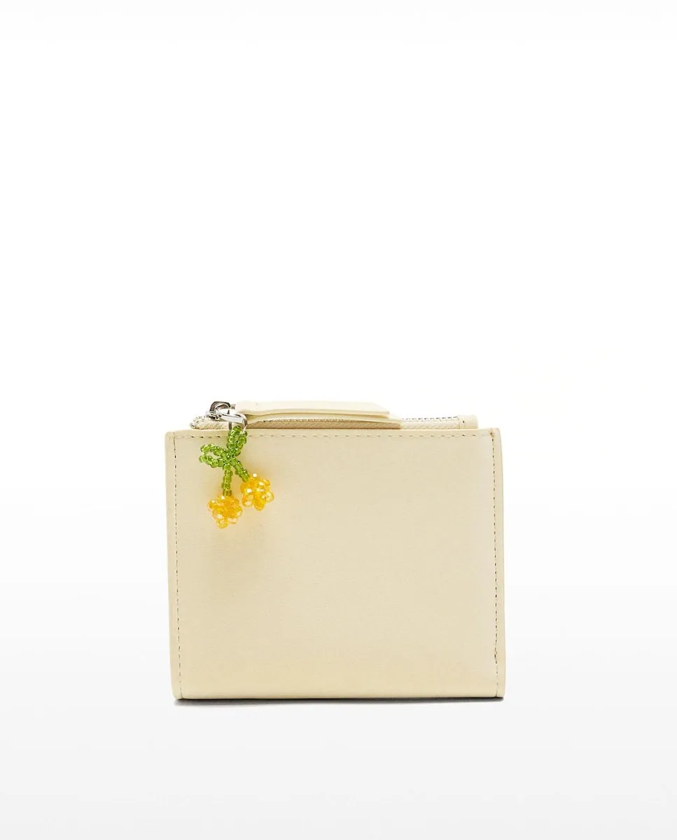 Маленькая женская сумочка на молнии со съемным цветочным кулоном Parfois, желтый
Маленькая женская сумочка на молнии со съемным цветочным кулоном Parfois, желтый