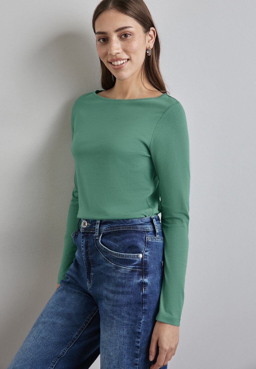 Топ с длинными рукавами MIT U-BOOT-AUSSCHNITT Street One, зеленый
Топ с длинными рукавами MIT U-BOOT-AUSSCHNITT Street One, зеленый