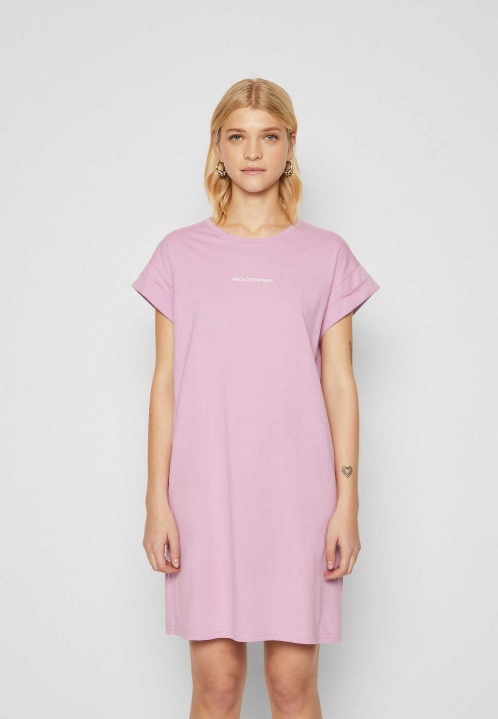Платье из джерси SMALL LOGO DRESS MSCH Copenhagen, цвет violet/white
Платье из джерси SMALL LOGO DRESS MSCH Copenhagen, цвет violet/white
