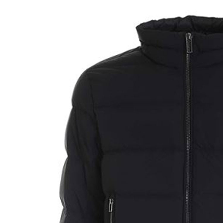 Пуховик мужской черный EMPORIO ARMANI
Пуховик мужской черный EMPORIO ARMANI