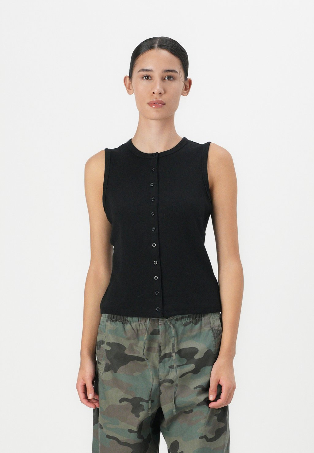 Топ SHELL GAP, черный
Топ SHELL GAP, черный