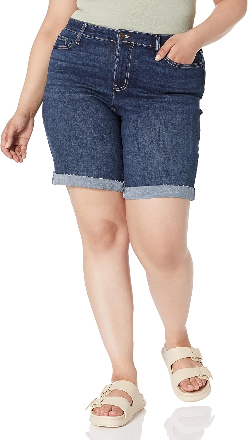 Calvin Klein Женские шорты-бермуды больших размеров с 5 карманами и фирменной декоративной строчкой Omega, Paris
Calvin Klein Женские шорты-бермуды больших размеров с 5 карманами и фирменной декоративной строчкой Omega, Paris