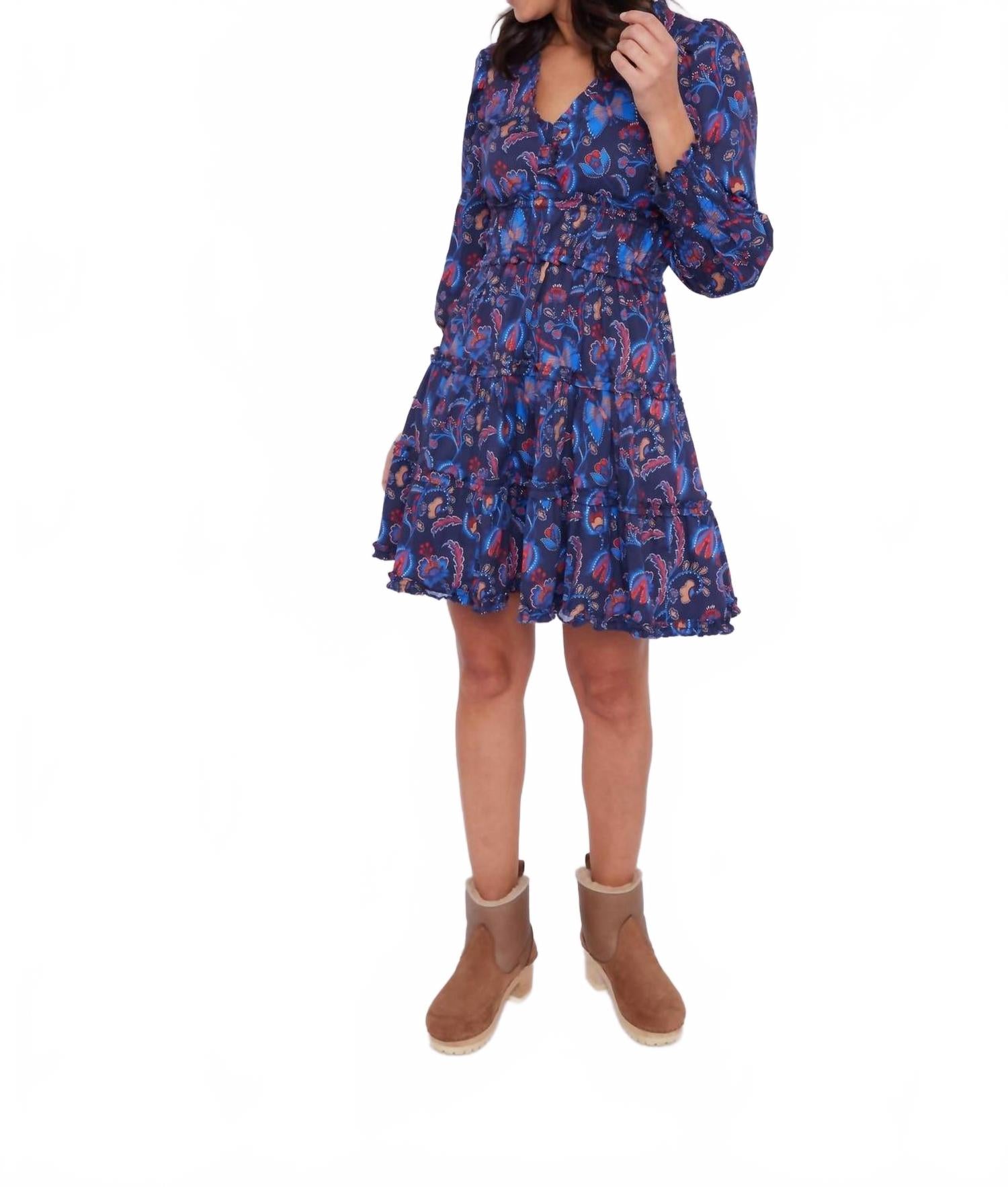 Длинное платье с рукавами и сборкой в этническом цветочном принте Aztec Sail to Sable, Aztec Floral
Длинное платье с рукавами и сборкой в этническом цветочном принте Aztec Sail to Sable, Aztec Floral