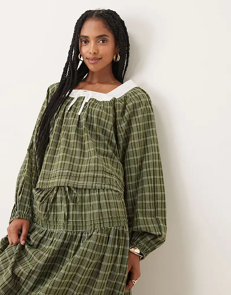 Блузка в клетку Neon Rose с квадратным воротником и рукавами-фонариками бежевого цвета
Блузка в клетку Neon Rose с квадратным воротником и рукавами-фонариками бежевого цвета