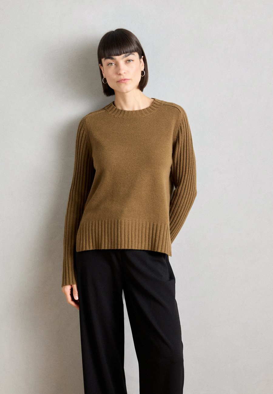 Джемпер Ecoalf EUCALIPTO ROUND NECK WOMAN, Biscotti/Brown
Джемпер Ecoalf EUCALIPTO ROUND NECK WOMAN, Biscotti/Brown