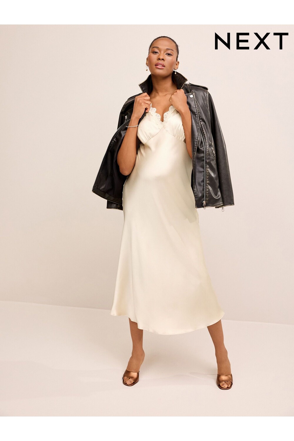 Атласное платье для беременных на бретелях Next, желтый 
Атласное платье для беременных на бретелях Next, желтый