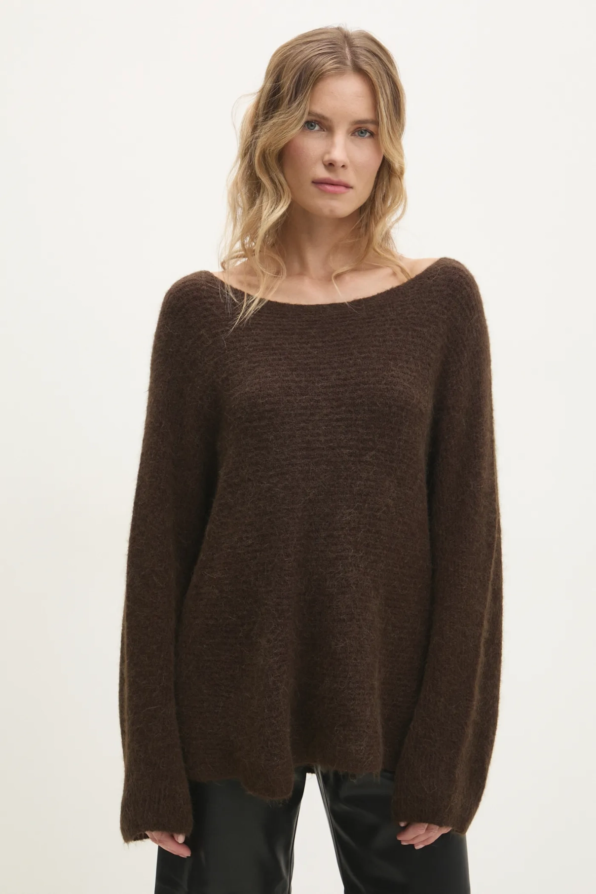 Шерстяной свитер Answear Lab, коричневый
Шерстяной свитер Answear Lab, коричневый