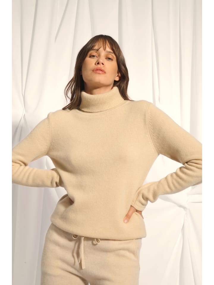 Just Cashmere Кашемировый свитер с высоким воротником "June" бежевого цвета
Just Cashmere Кашемировый свитер с высоким воротником "June" бежевого цвета