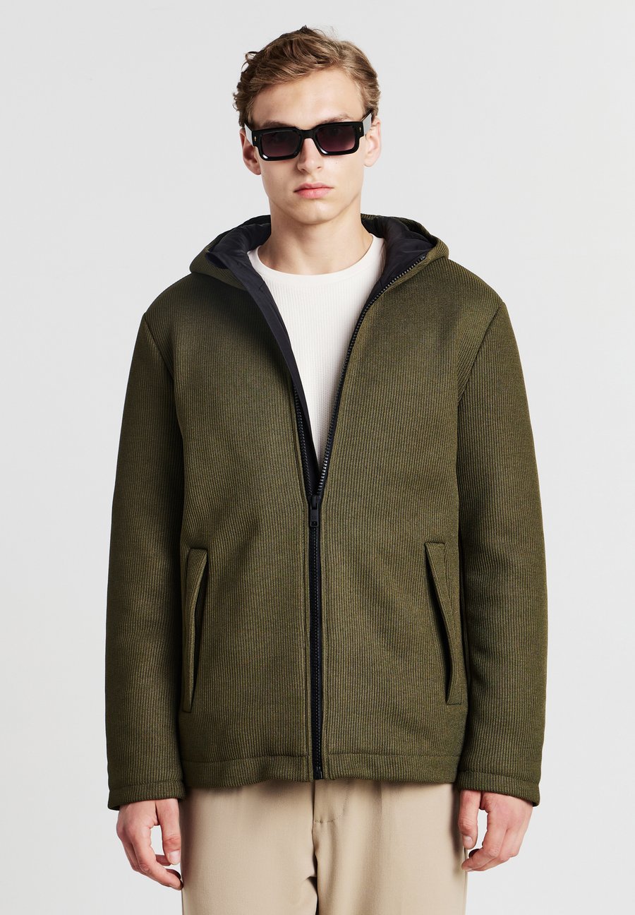 Куртка Calliope TECNICO CON CAPPUCCIO, Verde Militare/Dark Green
Куртка Calliope TECNICO CON CAPPUCCIO, Verde Militare/Dark Green