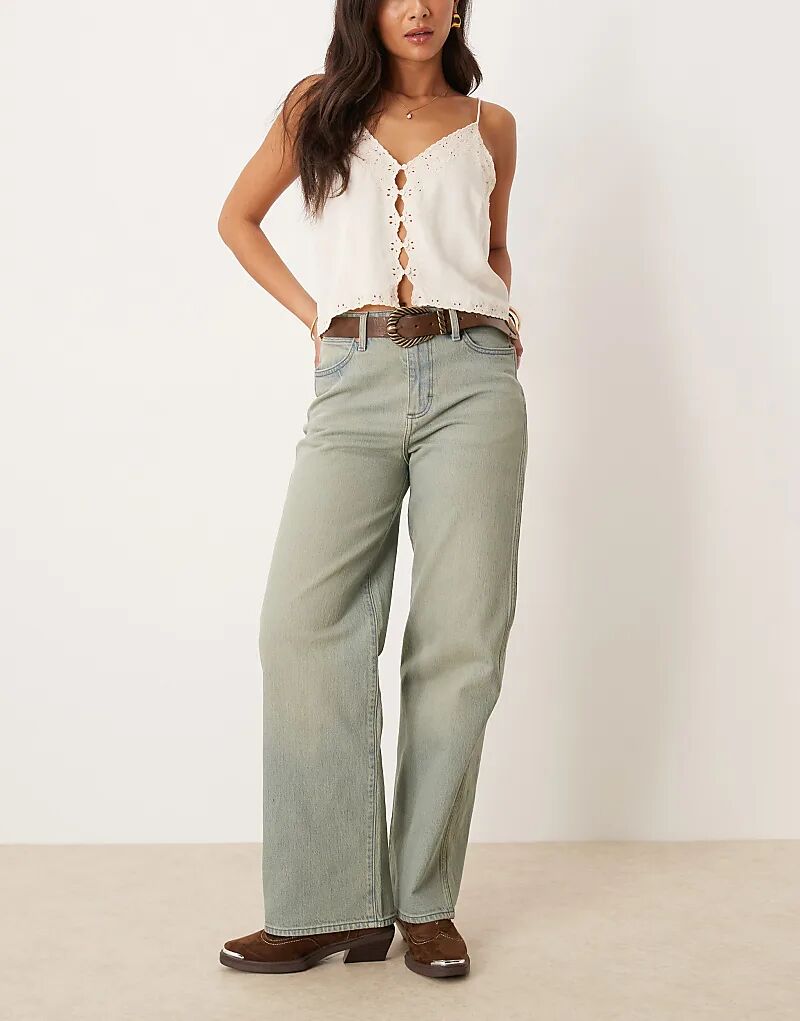 Джинсы Wrangler свободного прямого кроя светло-голубого цвета с эффектом кислотной стирки
Джинсы Wrangler свободного прямого кроя светло-голубого цвета с эффектом кислотной стирки