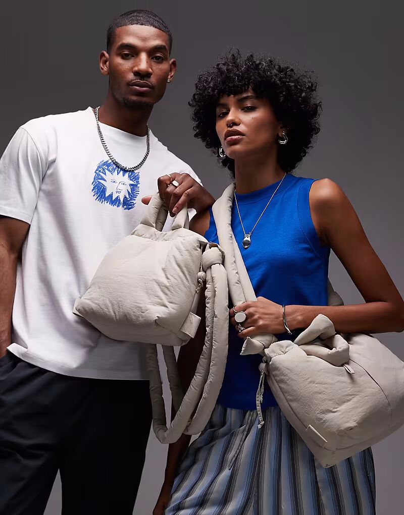 OLEND - Ona - Мягкая, компактная нейлоновая сумка через плечо песочного цвета с различными вариантами переноски
OLEND - Ona - Мягкая, компактная нейлоновая сумка через плечо песочного цвета с различными вариантами переноски