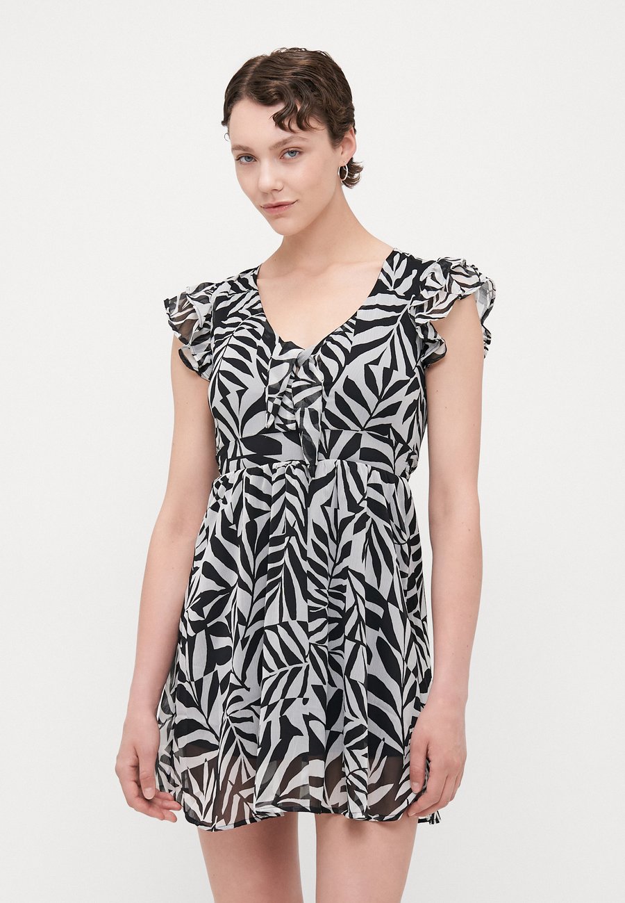 Платье ONLY Tall ONLASTA LIFE PEEKABOO DRESS , Black
Платье ONLY Tall ONLASTA LIFE PEEKABOO DRESS , Black