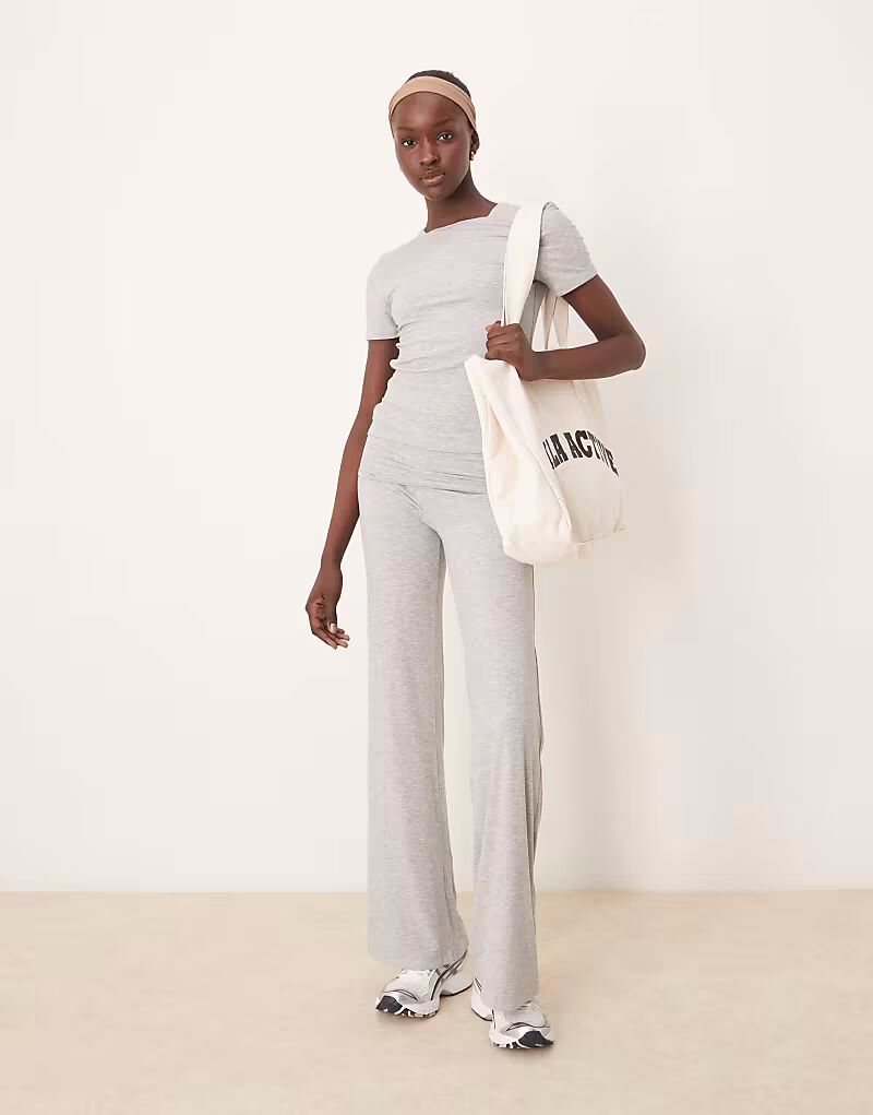 Расклешенные брюки Tala 365 с завышенной талией серого меланжевого цвета
Расклешенные брюки Tala 365 с завышенной талией серого меланжевого цвета