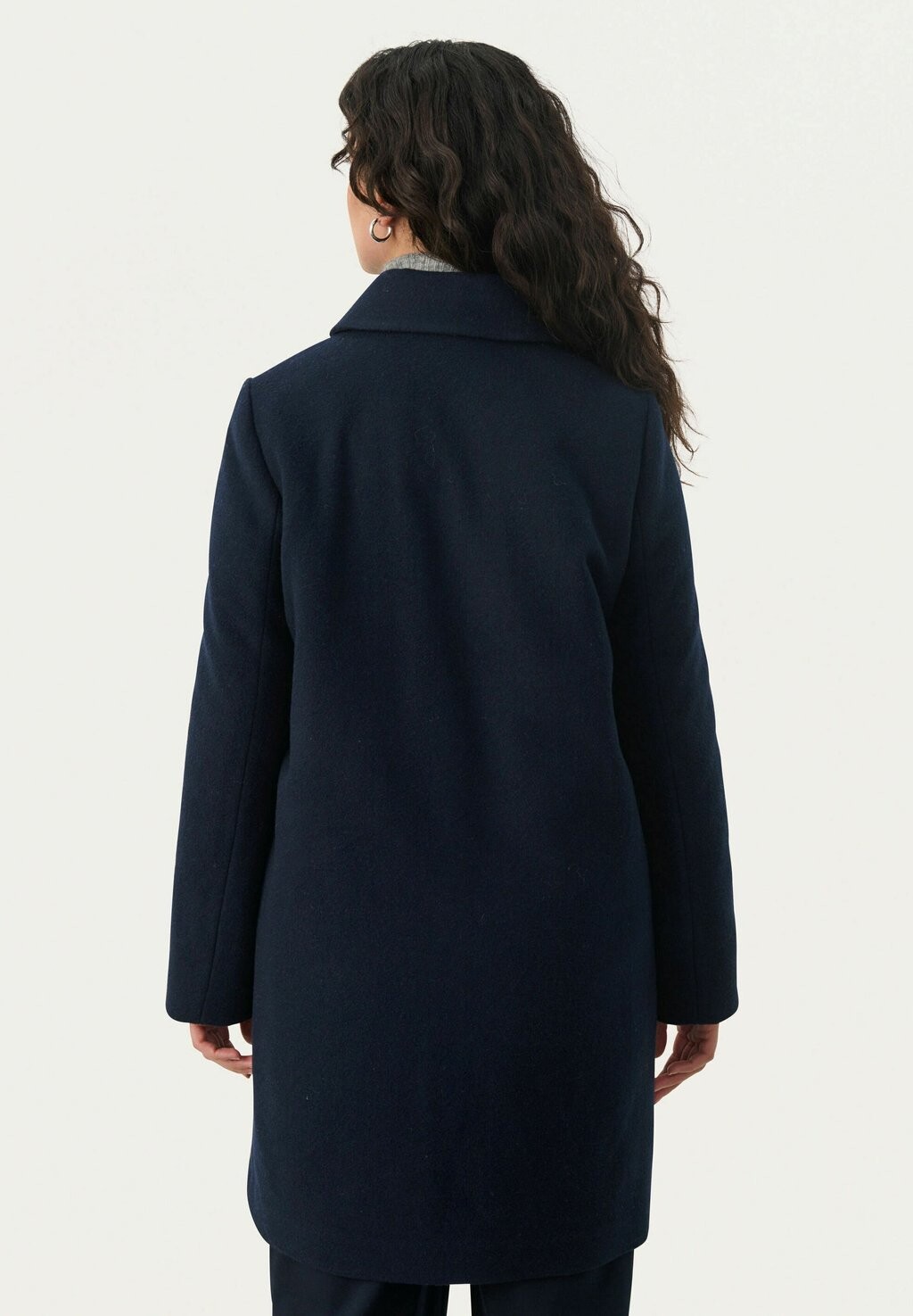 Классическое пальто LILAHPW OTW Part Two, темно-синий
Классическое пальто LILAHPW OTW Part Two, темно-синий