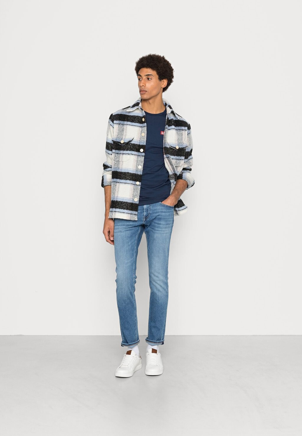 базовая футболка Crewneck Graphic 2 Pack Levi's, цвет babytab white/dress blues
базовая футболка Crewneck Graphic 2 Pack Levi's, цвет babytab white/dress blues