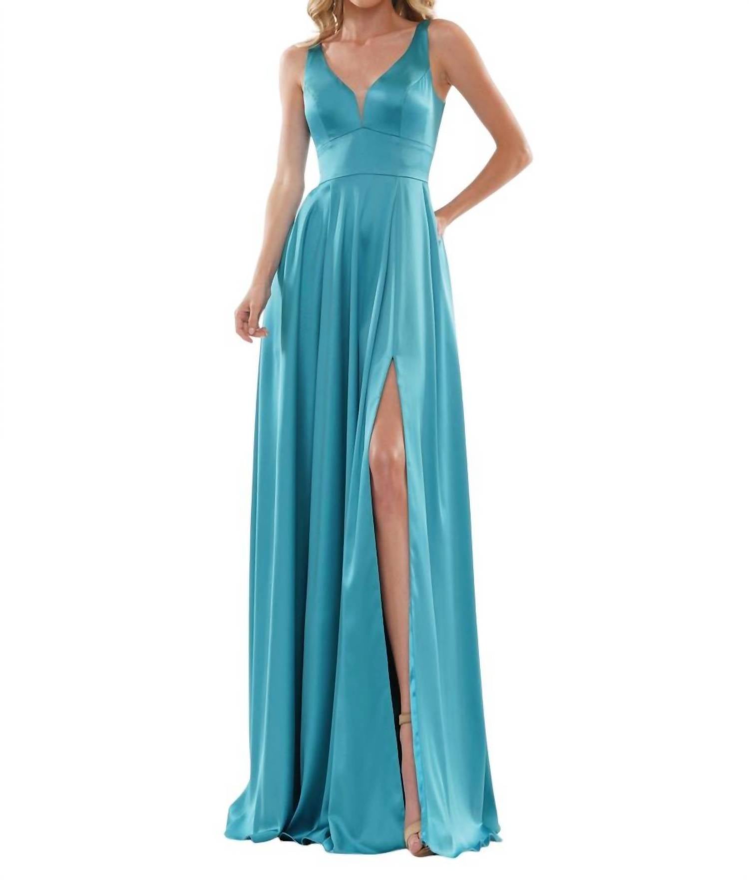 Атласное платье А-силуэта с глубоким V-образным вырезом в цвете «Teal» COLORS DRESS
Атласное платье А-силуэта с глубоким V-образным вырезом в цвете «Teal» COLORS DRESS