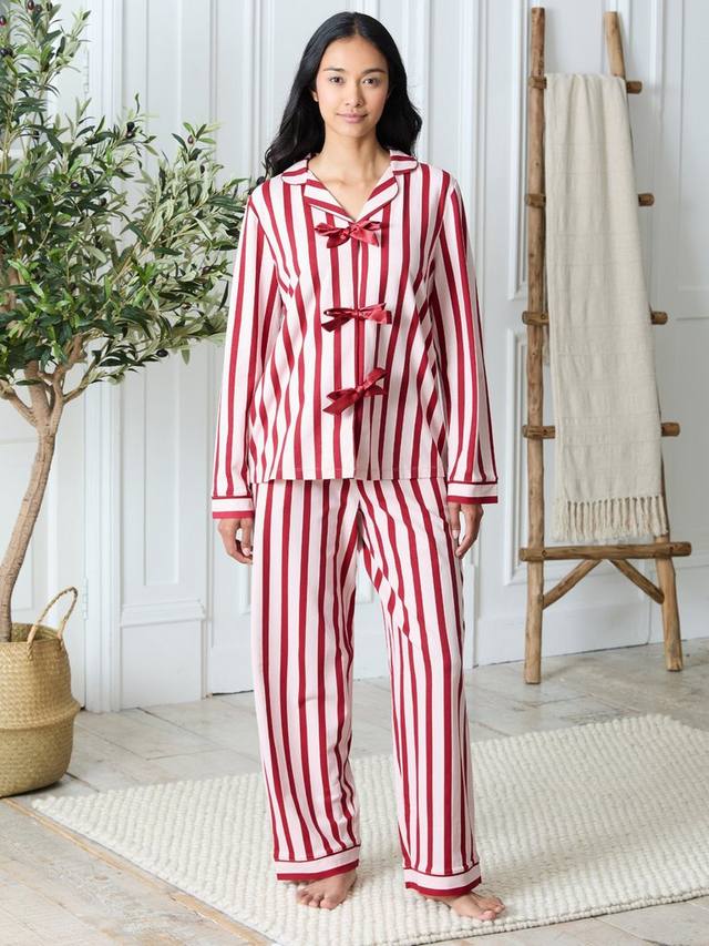 Пижамный комплект с длинными брюками и завязкой спереди Chelsea Peers, Pink
Пижамный комплект с длинными брюками и завязкой спереди Chelsea Peers, Pink