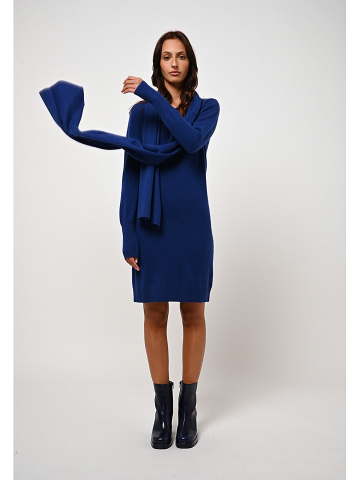 AUTHENTIC CASHMERE Кашемировый шарф "Ваймонт" синего цвета - (Д)200 x (Ш)30 см
AUTHENTIC CASHMERE Кашемировый шарф "Ваймонт" синего цвета - (Д)200 x (Ш)30 см