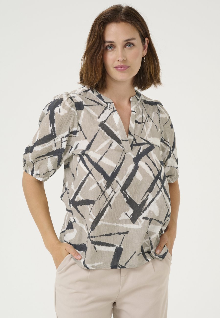 Блуза Kaffe Blouse, Feather Gray Black Graphic/Grey
Блуза Kaffe Blouse, Feather Gray Black Graphic/Grey