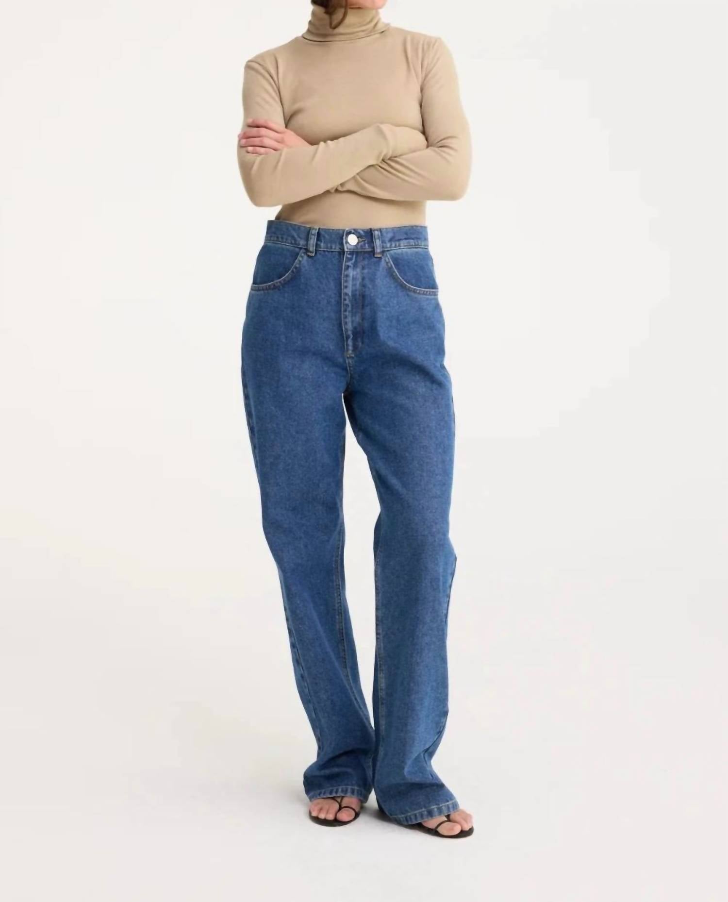 Тонкий водолазный топ из мериносовой шерсти в овсяно-бежевом цвете ROHE
Тонкий водолазный топ из мериносовой шерсти в овсяно-бежевом цвете ROHE