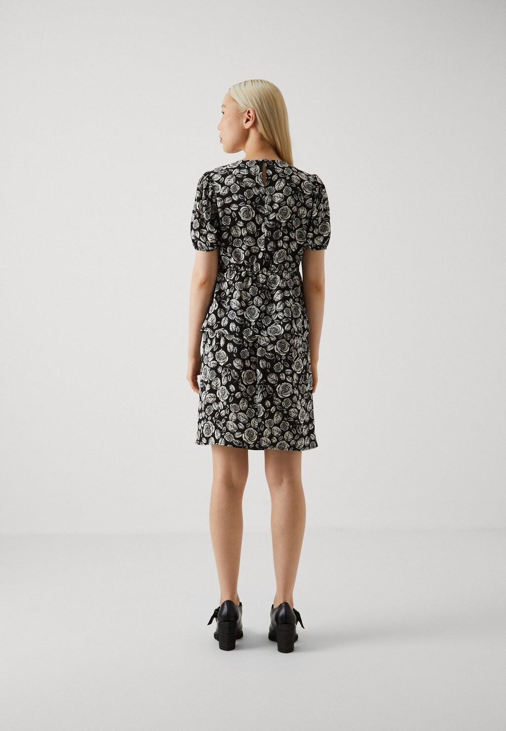 Блузка Virasla Short VILA, черная
Блузка Virasla Short VILA, черная