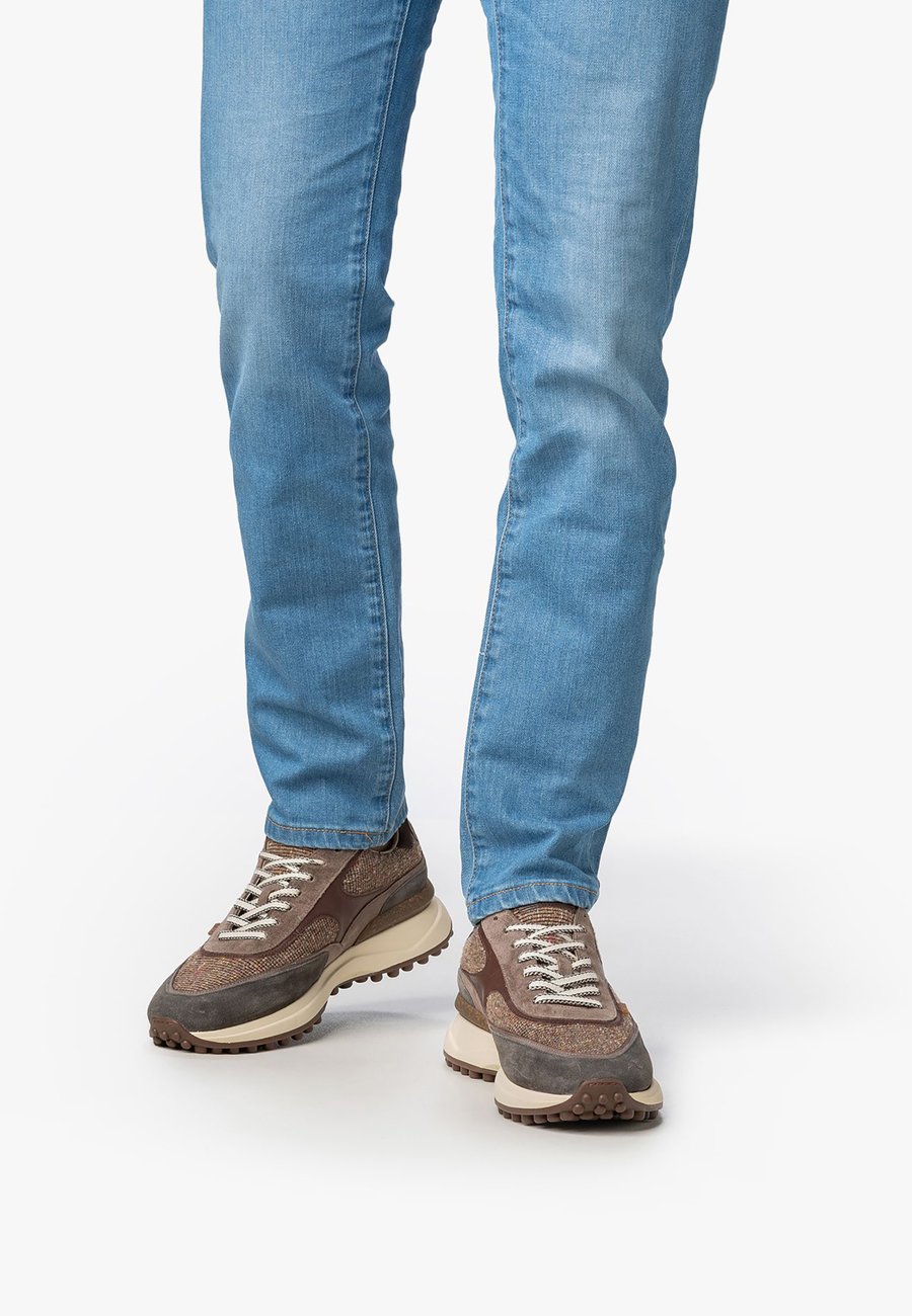 Кроссовки Floris van Bommel Trainers, Taupe
Кроссовки Floris van Bommel Trainers, Taupe