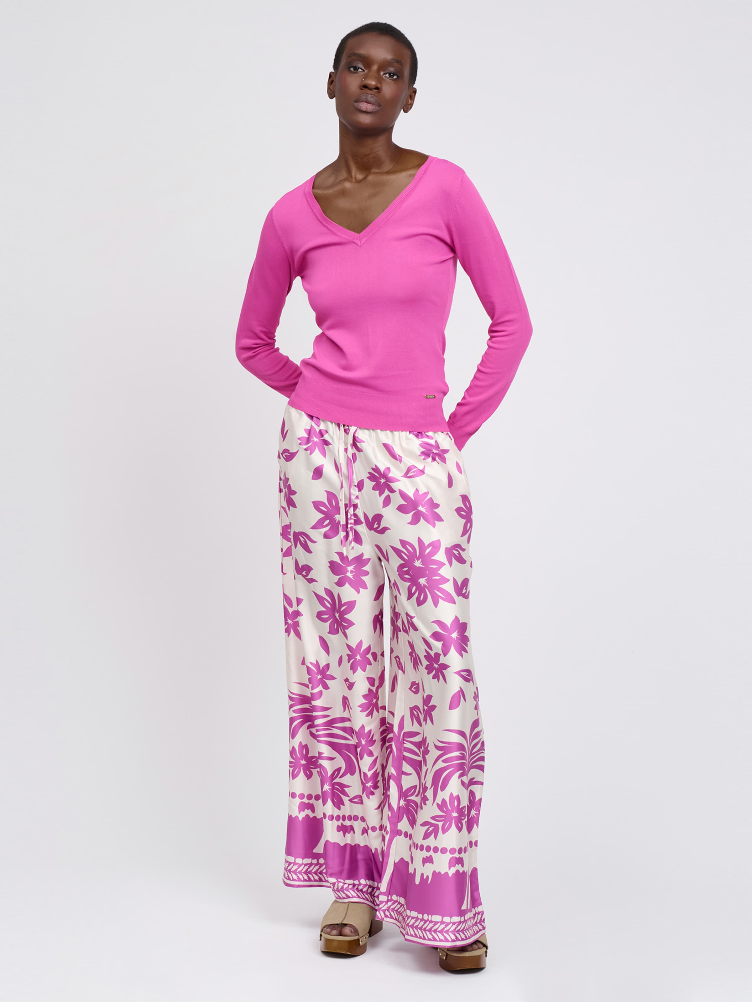 Influencer Свитер в розовом цвете
Influencer Свитер в розовом цвете