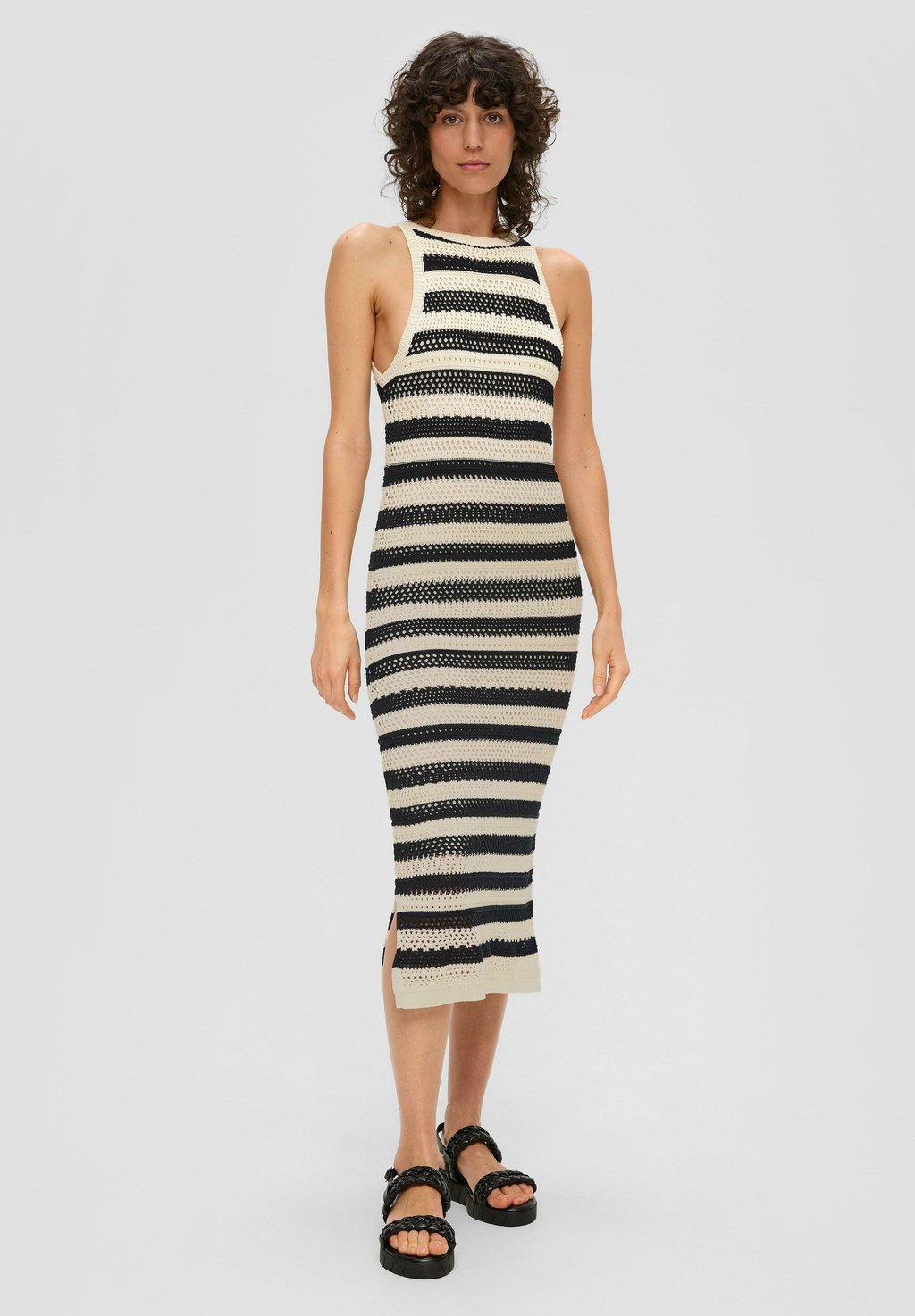 Платье-джемпер MET GESTRUCTUREERD MOTIEF s.Oliver, черный
Платье-джемпер MET GESTRUCTUREERD MOTIEF s.Oliver, черный