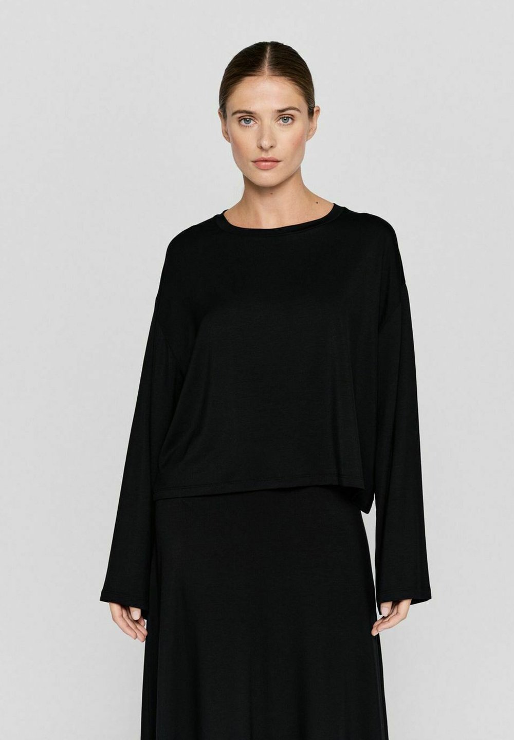 Топ с длинными рукавами GIGI RESIDUS, черный
Топ с длинными рукавами GIGI RESIDUS, черный