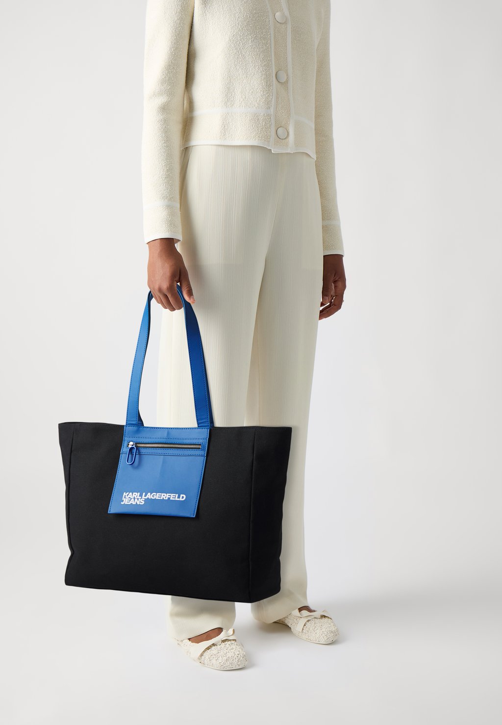 Сумка-тоут POCKET Karl Lagerfeld Jeans, черный
Сумка-тоут POCKET Karl Lagerfeld Jeans, черный