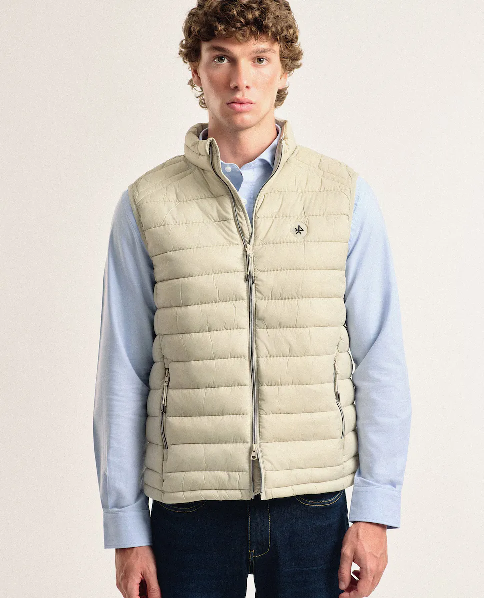 Мужской стеганый жилет с застежкой-молнией Valecuatro, цвет Crudo
Мужской стеганый жилет с застежкой-молнией Valecuatro, цвет Crudo