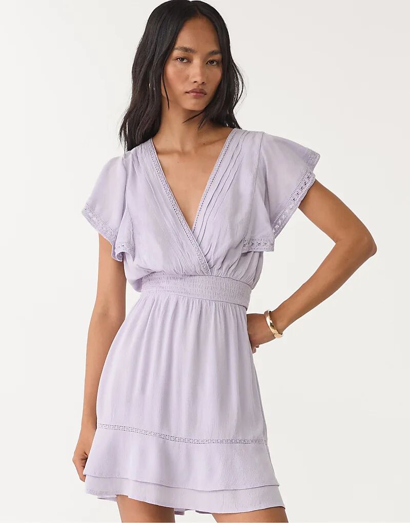 Короткое струящееся платье с воланами от Stradivarius в сиреневом цвете
Короткое струящееся платье с воланами от Stradivarius в сиреневом цвете