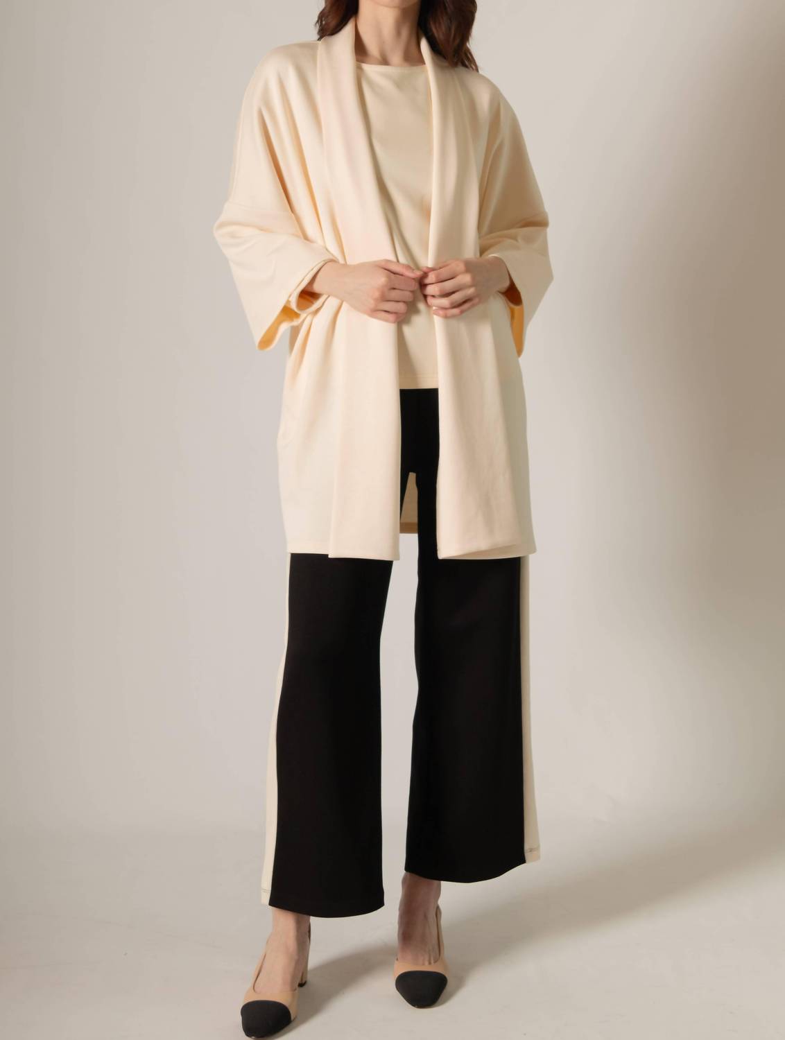 Кардиган оверсайз из масляного модала в цвете яичной скорлупы Before You, Eggshell
Кардиган оверсайз из масляного модала в цвете яичной скорлупы Before You, Eggshell