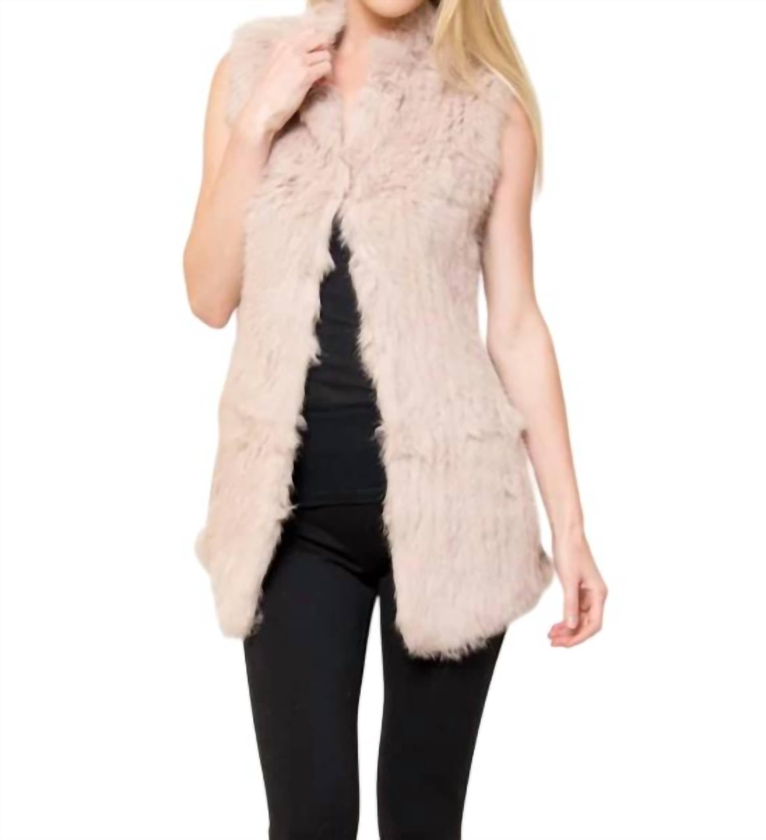 Жилет из натурального меха кролика Bloked, румянец LOVE TOKEN, красный
Жилет из натурального меха кролика Bloked, румянец LOVE TOKEN, красный