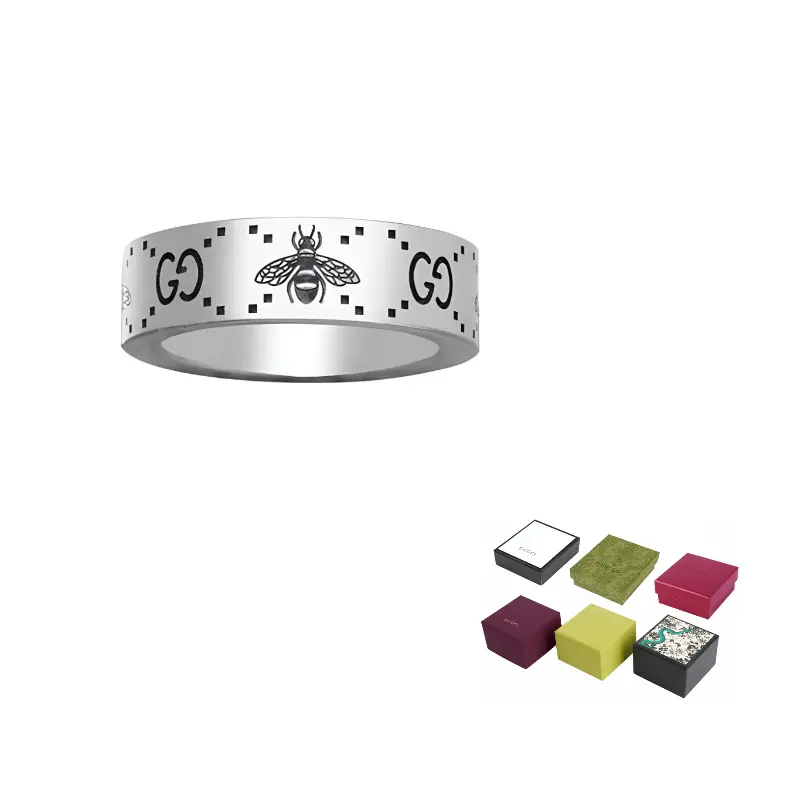 Кольцо широкое с гравировкой Gg And Bee GUCCI, белый
Кольцо широкое с гравировкой Gg And Bee GUCCI, белый