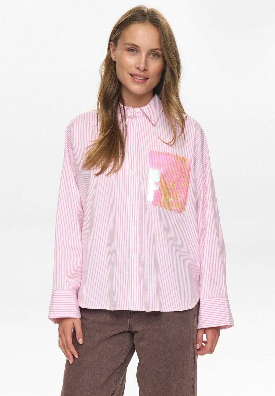 Блуза Nümph Button-down blouse, Fuchsia Pink/Pink
Блуза Nümph Button-down blouse, Fuchsia Pink/Pink