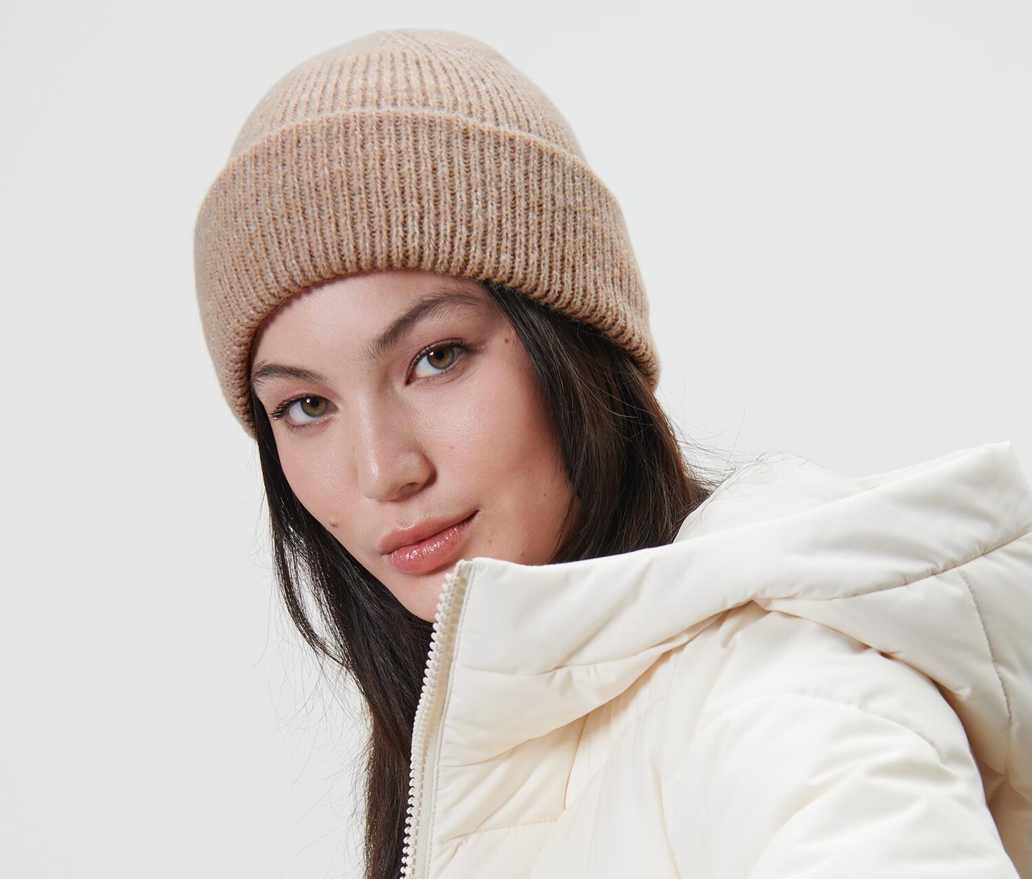 Вязаная шапка песочного цвета Tchibo, песочного цвета 
Вязаная шапка песочного цвета Tchibo, песочного цвета