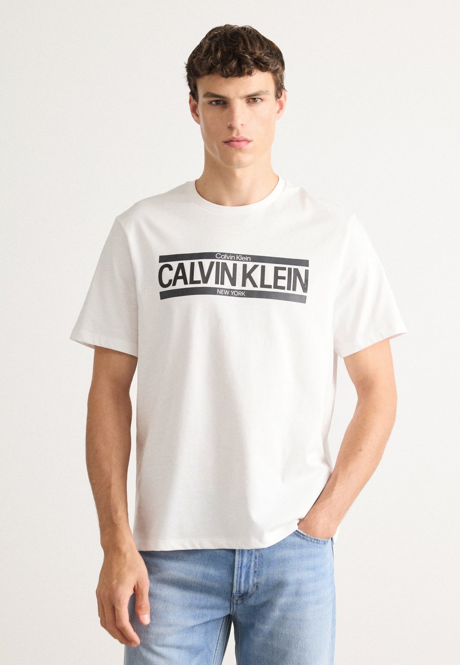 Футболка Calvin Klein 20S GRAPHIC TEE, Brilliant White/White
Футболка Calvin Klein 20S GRAPHIC TEE, Brilliant White/White