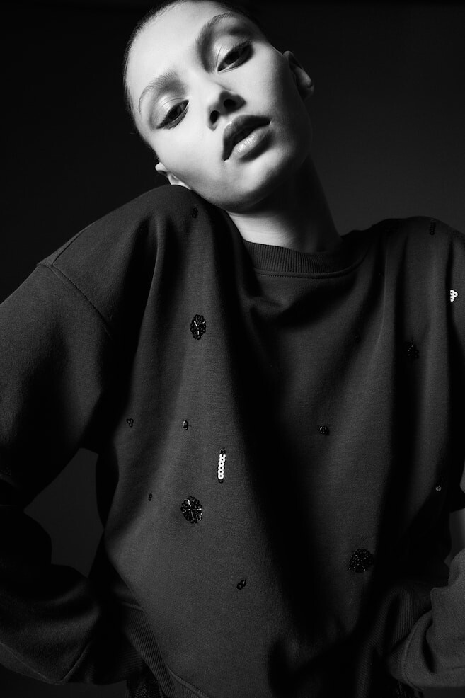 Толстовка оверсайз с украшениями H&M, серый
Толстовка оверсайз с украшениями H&M, серый