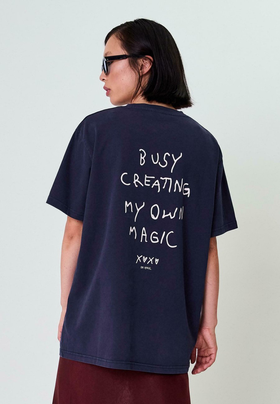Футболка OH APRIL BF OWN MAGIC, Blackberry/Dark Blue, Черный, Футболка OH APRIL BF OWN MAGIC, Blackberry/Dark Blue
Футболка OH APRIL BF OWN MAGIC, Blackberry/Dark Blue, Черный, Футболка OH APRIL BF OWN MAGIC, Blackberry/Dark Blue