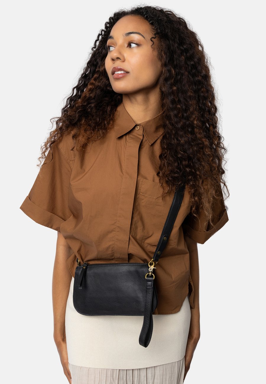 Сумка кросс-боди RE:DESIGNED Cross body bag, Black
Сумка кросс-боди RE:DESIGNED Cross body bag, Black