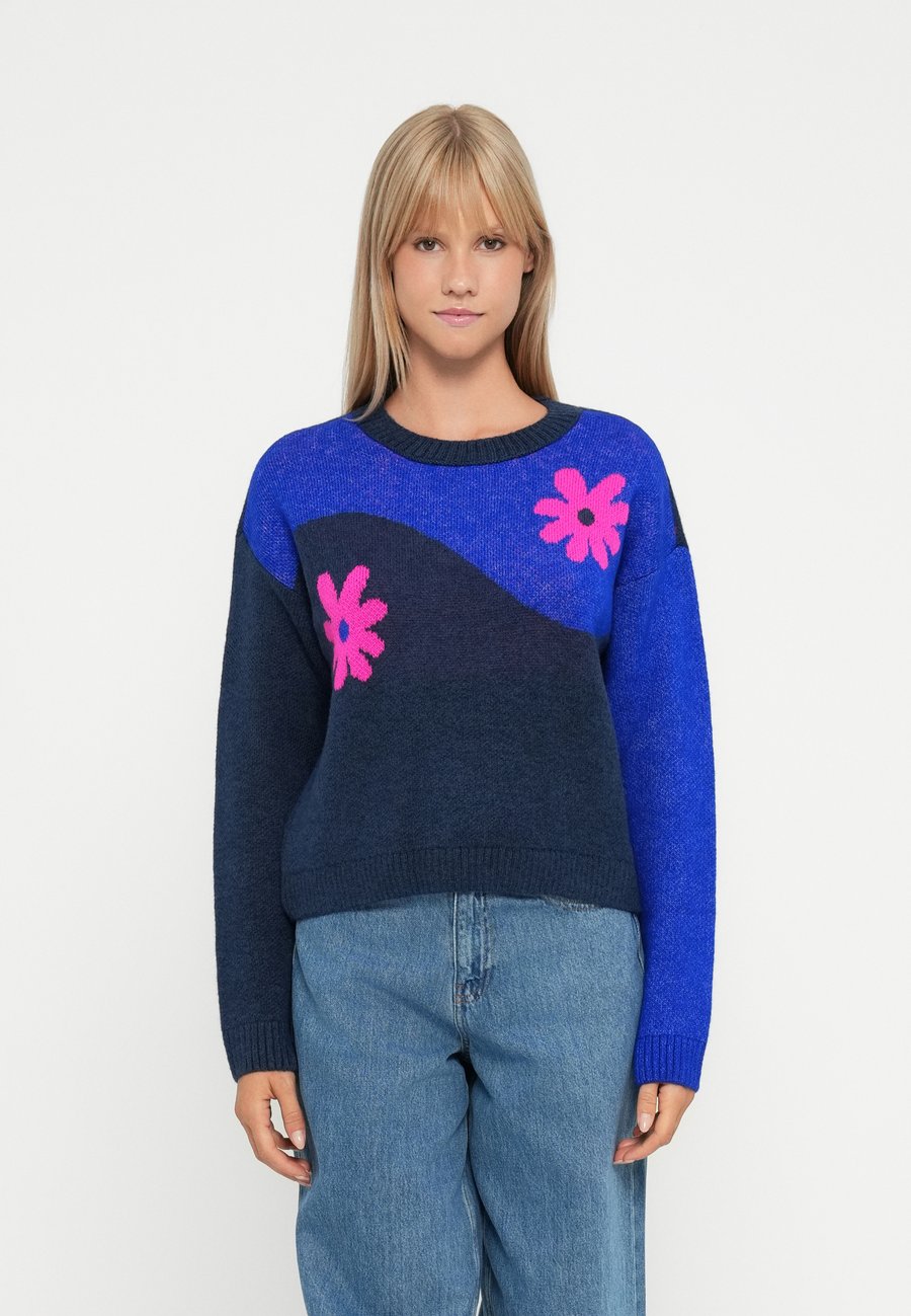 Джемпер ONLY ONLFREESIA FLOWER O NECK , Night Sky Pattern/Dark Blue
Джемпер ONLY ONLFREESIA FLOWER O NECK , Night Sky Pattern/Dark Blue