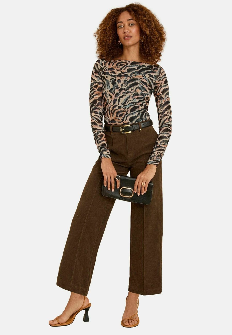 Блуза Love & Roses PETITE FIT , Brown Animal Slash Neck/Brown
Блуза Love & Roses PETITE FIT , Brown Animal Slash Neck/Brown