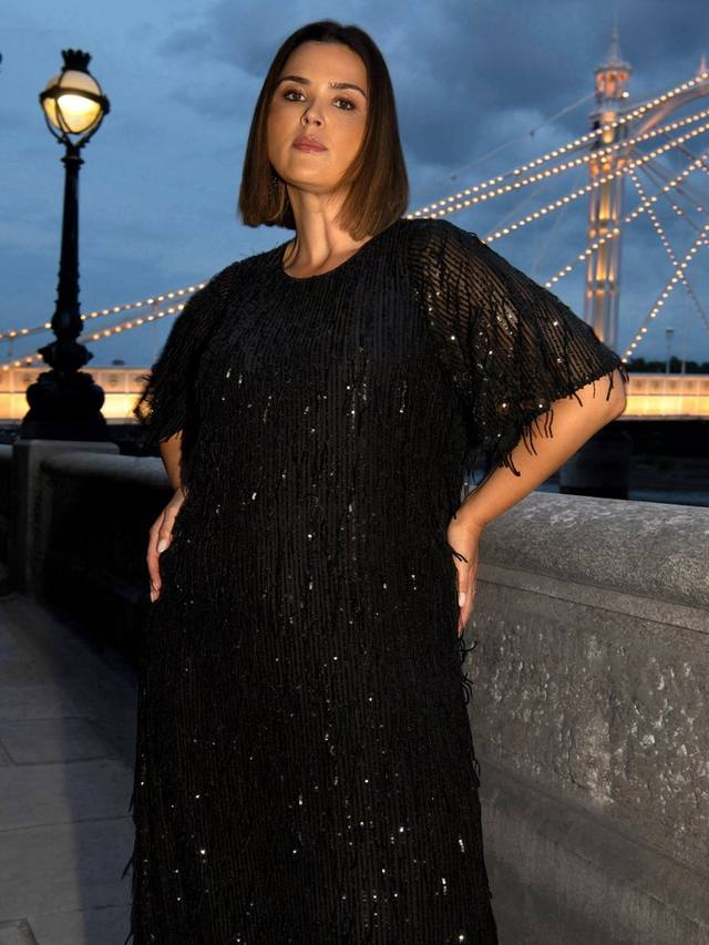 Пышное платье с бахромой из блесток Live Unlimited, черный
Пышное платье с бахромой из блесток Live Unlimited, черный