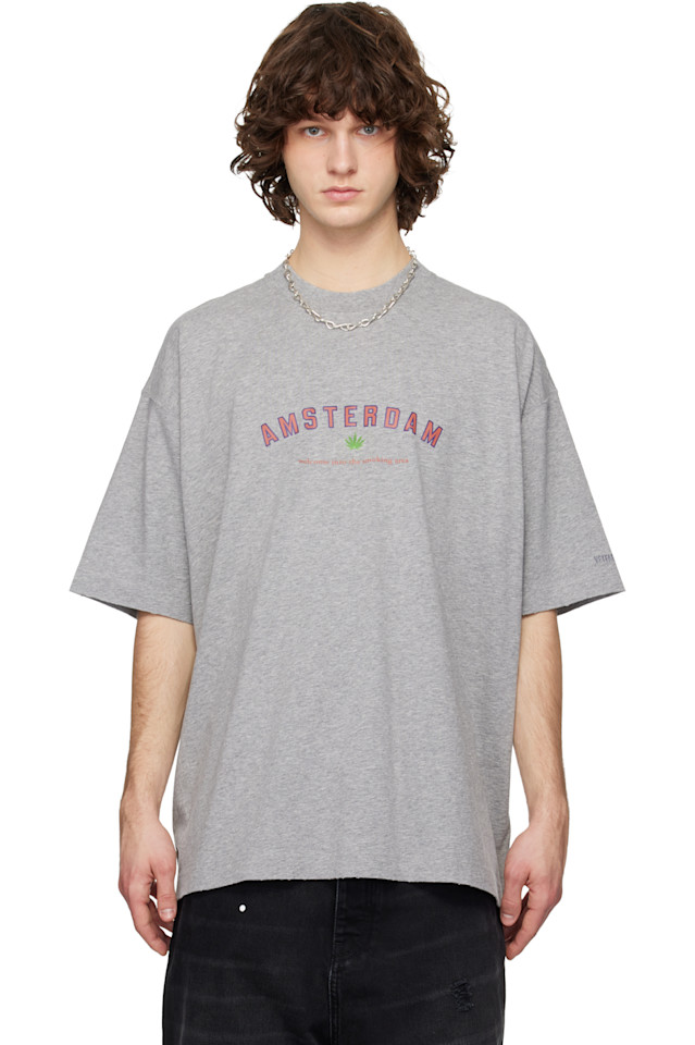 Vetements Серая футболка «Амстердам»
Vetements Серая футболка «Амстердам»